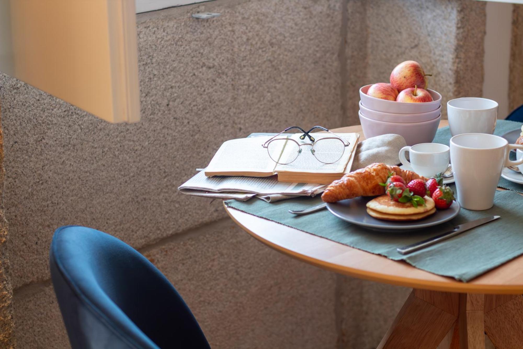 Lovelystay - Dirk Apartment - Almada 4º F Porto Buitenkant foto
